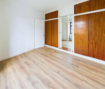 3 bedroom end of terrace house to rent - Photo 3