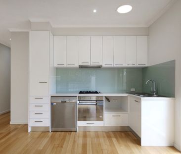 3/10 Nepean Avenue, Hampton East VIC 3188 - Townhouse For Rent | Do... - Photo 2