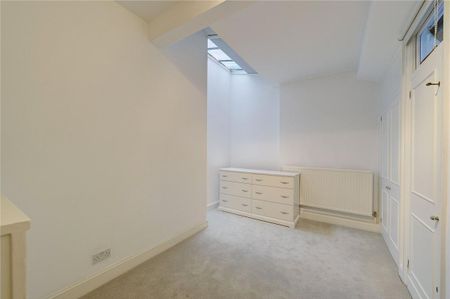 3 bedroom flat in South Kensington - Photo 5