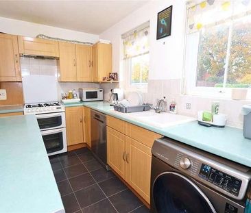 Fenwick Close, Woking, Surrey, GU21 - Photo 3