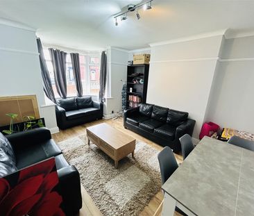 4 bedroom semi-detached house to rent - Photo 1
