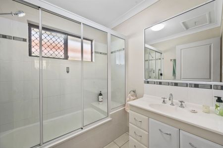 11 Strathburn Street, Mount Louisa - Photo 5