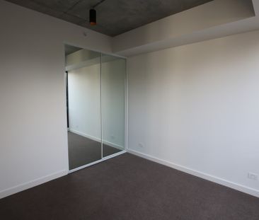 Perfectly Located Boutique Style Apartment - Photo 2