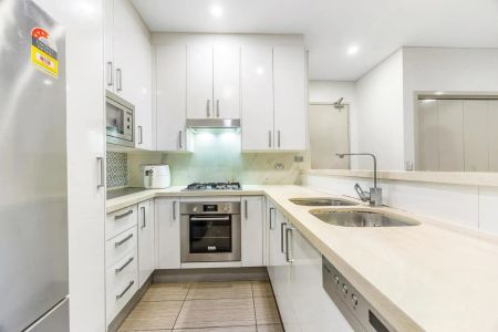 Dual Access | Large Internal | Great Location - Photo 3