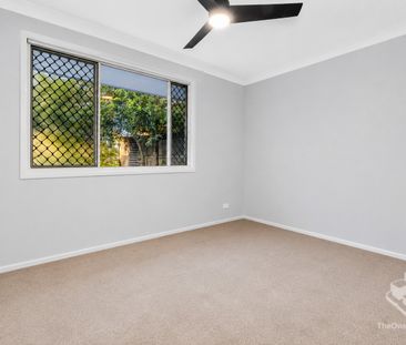 Spacious Family Home on a Large Block – Comfort, Space & Convenience - Photo 6