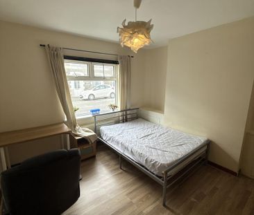 4 bedroom terraced house to rent - Photo 5