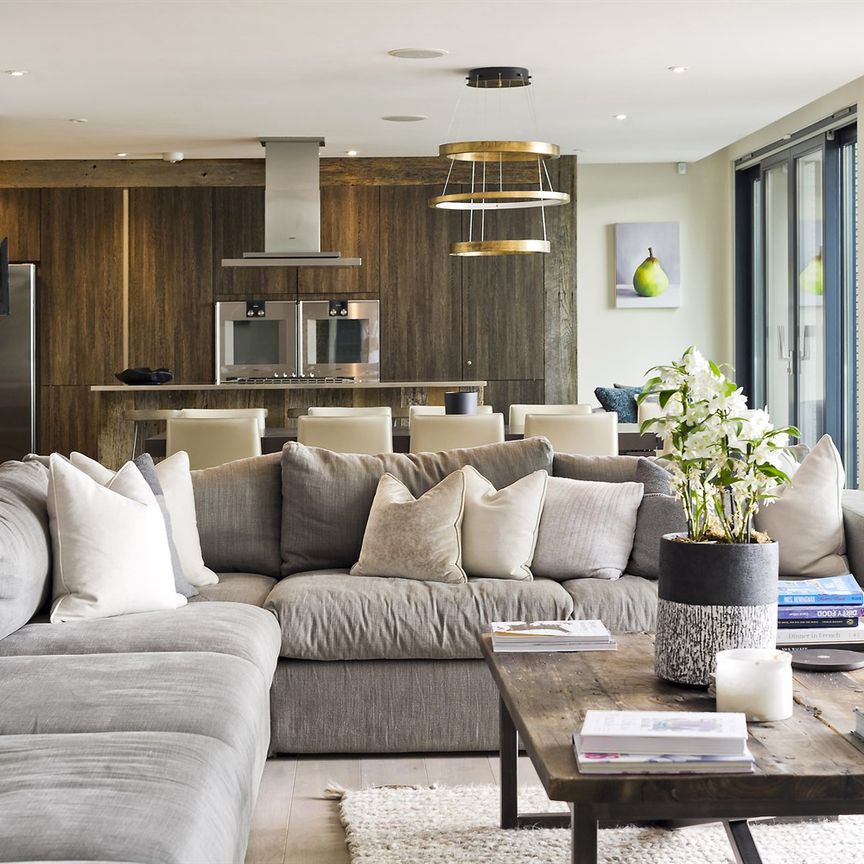 Orchard Lakehouse, GL7 - Photo 1