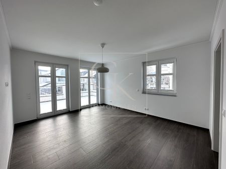 Stilvolle 4,5-Zimmer-Wohnung mit 2 Terrassen & 2 Stellplätzen - Foto 3