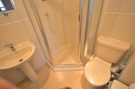 4 Bedroom Terraced To Let - Photo 5