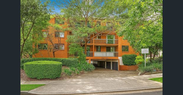 Cosy Two-Bedroom Apartment in a Prime Location - Photo 1