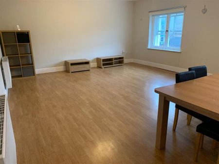 2 bedroom flat to rent - Photo 3