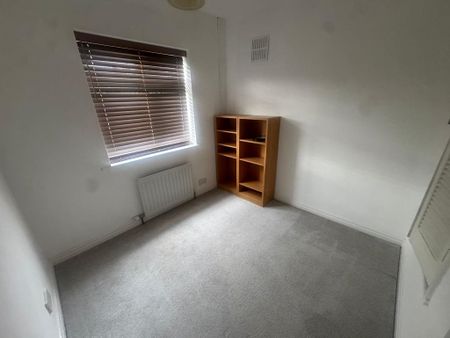 4 bedroom terraced house to rent - Photo 5