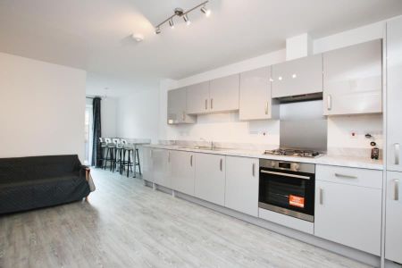 3 bedroom terraced house to rent - Photo 5