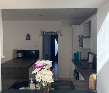 3 Bed Semi-Detached House, Brookhill Avenue, LS17 - Photo 3