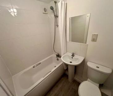 Tenterden Crescent, Kents Hill, Milton Keynes, MK7 - Photo 3