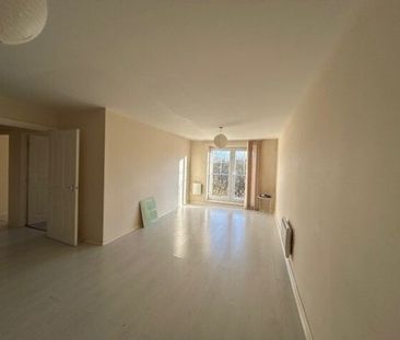 St Johns House, Robinson Road - Photo 1