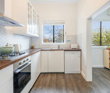 NEAT AND TIDY 3 BEDROOM HOME WITH HOME OFFICE - Photo 4