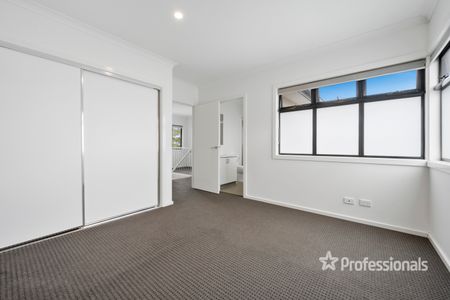 10/37 Latham Street, Werribee VIC 3030 - Photo 4