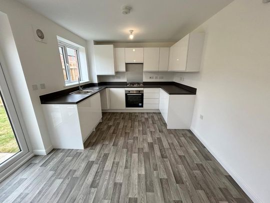3 bedroom semi-detached house to rent - Photo 1