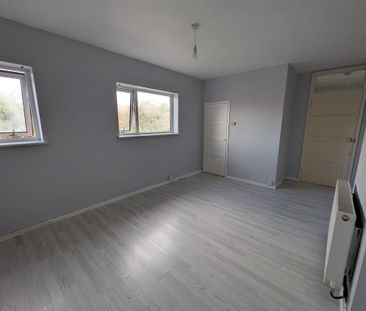 3 bedroom mews to rent - Photo 2