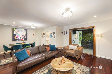 A Peaceful Cul-De-Sac Sanctuary with Modern Comforts - Photo 2