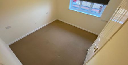 The Gardens, Middleton, Leeds, LS10 4UG - Photo 4