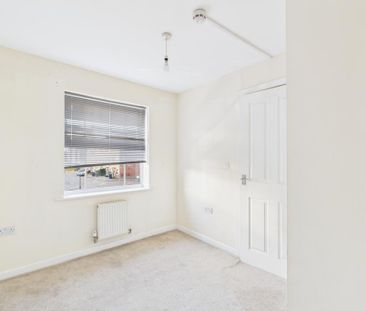 4 bedroom end of terrace house to rent - Photo 2