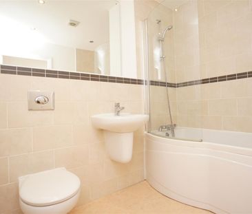 2 bedroom Flat To Let - Photo 4