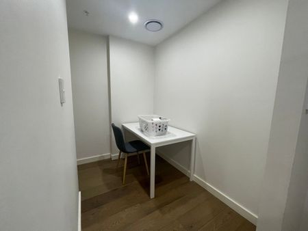 Modern Fully Furnished 1-Bedroom Plus Study Apartment in the Heart of Waterloo - Photo 5