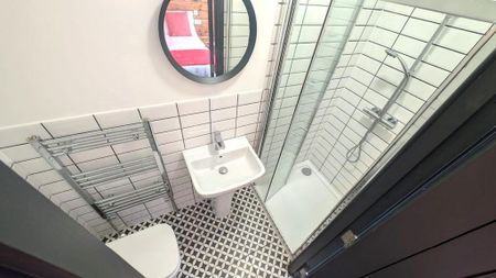 1 bedroom in a house share to rent - Photo 4