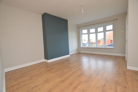 3 Bedroom Town House - Photo 2