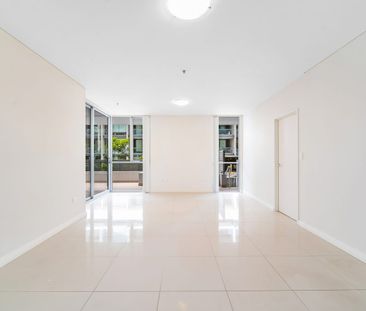 Huge 3 bedroom+ 1 Study Apartment, Close to all amenities!! - Photo 2