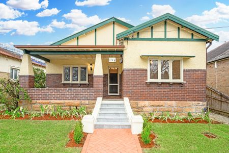 Light & spacious bungalow in the heart of Chatswood - Photo 3