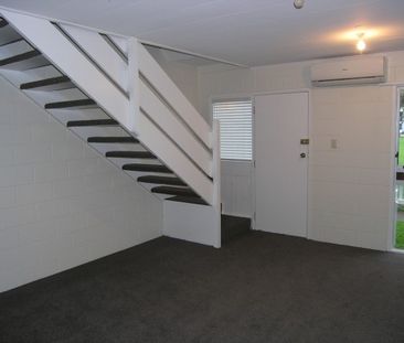 Tidy 2 bedroom unit - Photo 3
