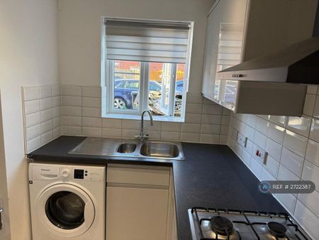 1 bedroom in a house share to rent - Photo 5