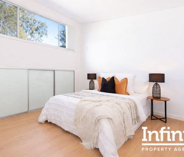 LOFT STYLE, SPLIT LEVEL TWO-BEDROOM APARTMENT AVAILABLE FOR RENT! - Photo 4