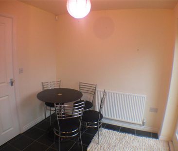 2 bedroom semi-detached house to rent - Photo 3