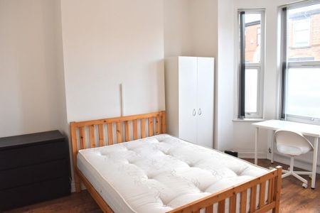 4 bedroom terraced house to rent - Photo 3