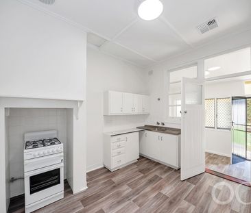 Open the Door to Comfort and Convenience on Dunorlan - Photo 4