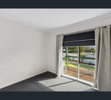 7 Martindale Crescent, Seymour, Vic 3660 - Photo 2