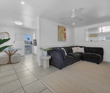 A Magnificent Family home so close to the beach - Photo 5