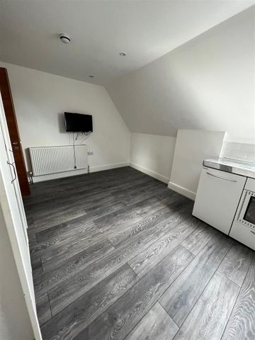 Brent Street, NW4 4DH, Hendon - Photo 2