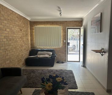 Unit in quiet complex - Fully Furnished - Photo 5