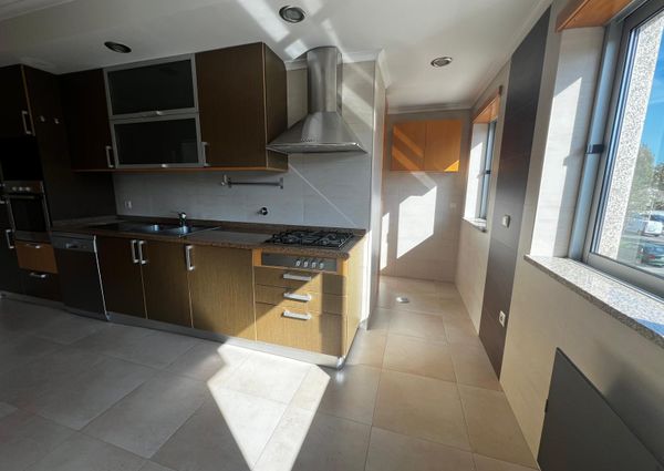 T3 em Esgueira (suite, varandas, cozinha equipada)