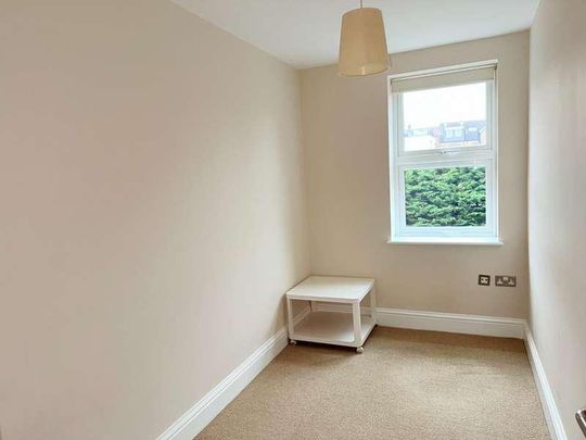 Chatsworth Way, West Norwood, London, SE27 - Photo 1