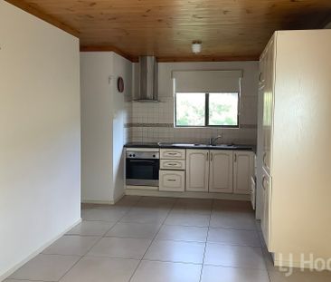 Neat 2 Bedroom Duplex - Photo 2