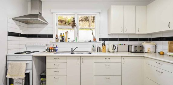 Dorking Road Abode - Photo 2