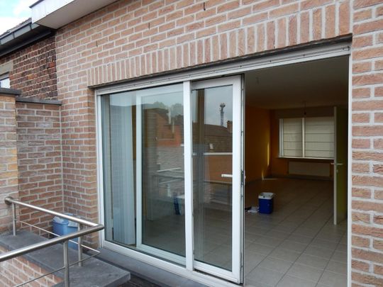 Bel etage woning met terras in de directe nabijheid van het station en het stadscentrum - Photo 1