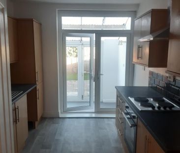 3 bedroom terraced house to rent - Photo 4