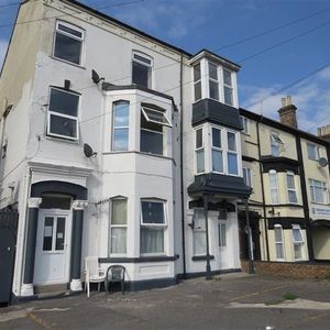 Denmark Road, Lowestoft - Photo 2